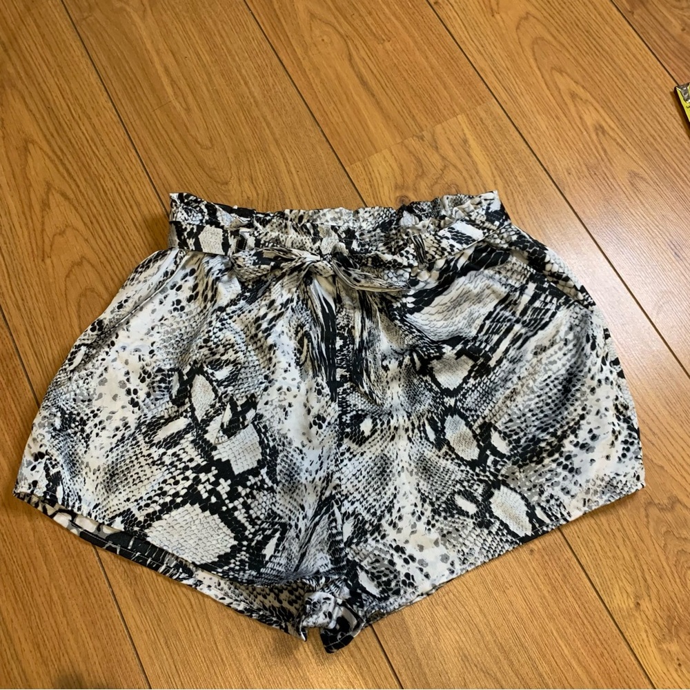 Superdown Black and White High Waist Snakeskin Shorts